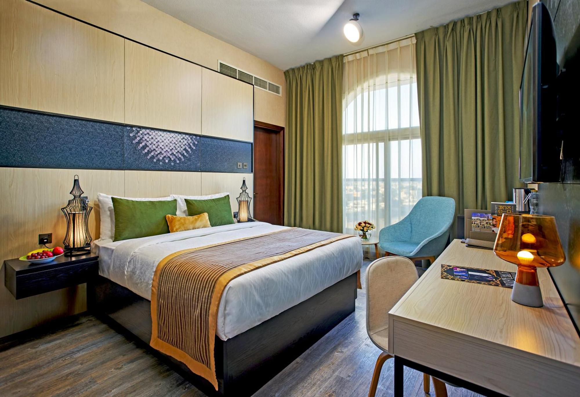 Time Express Hotel Al Khan Sharjah Exteriör bild